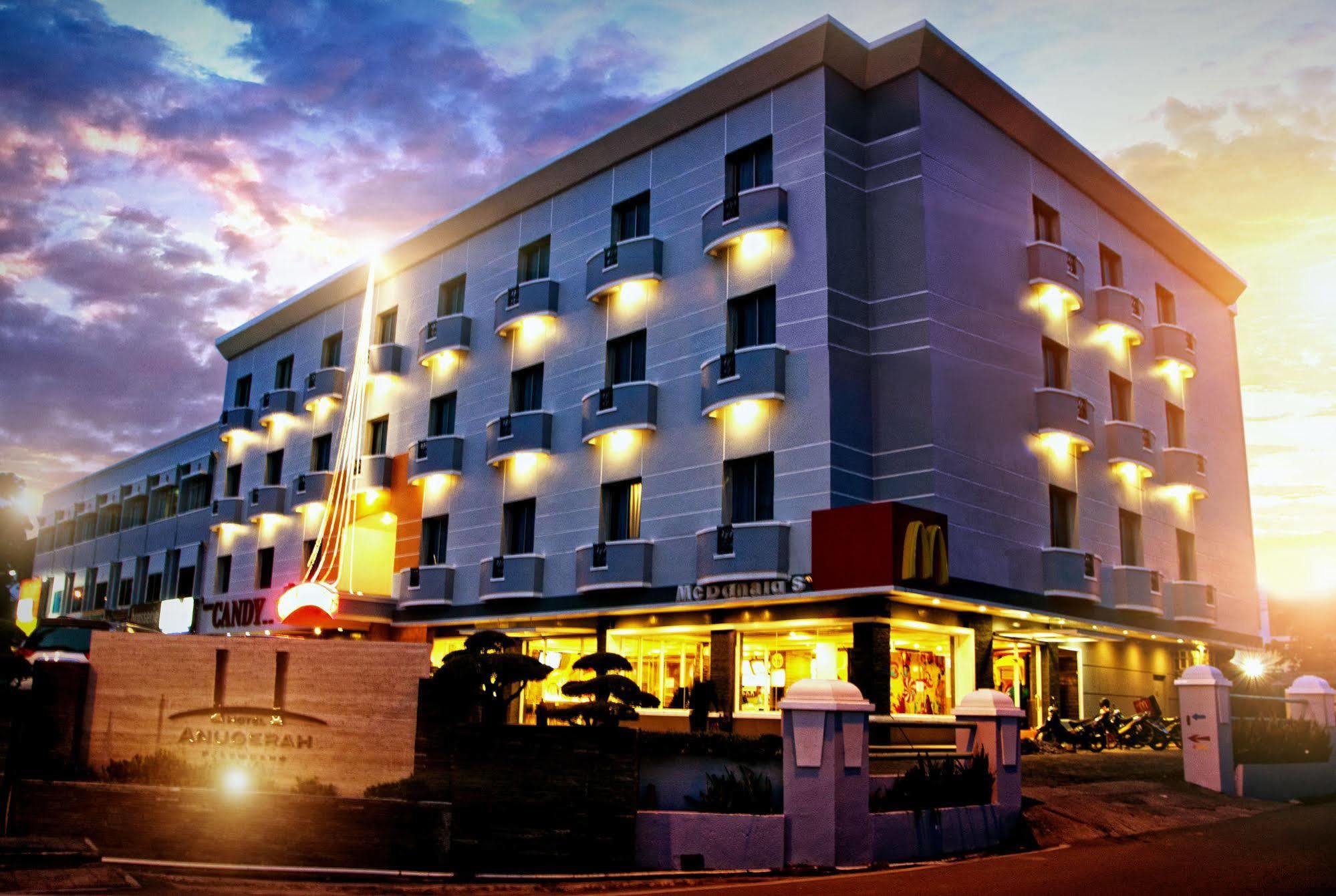 Hotel Anugerah Palembang Buitenkant foto