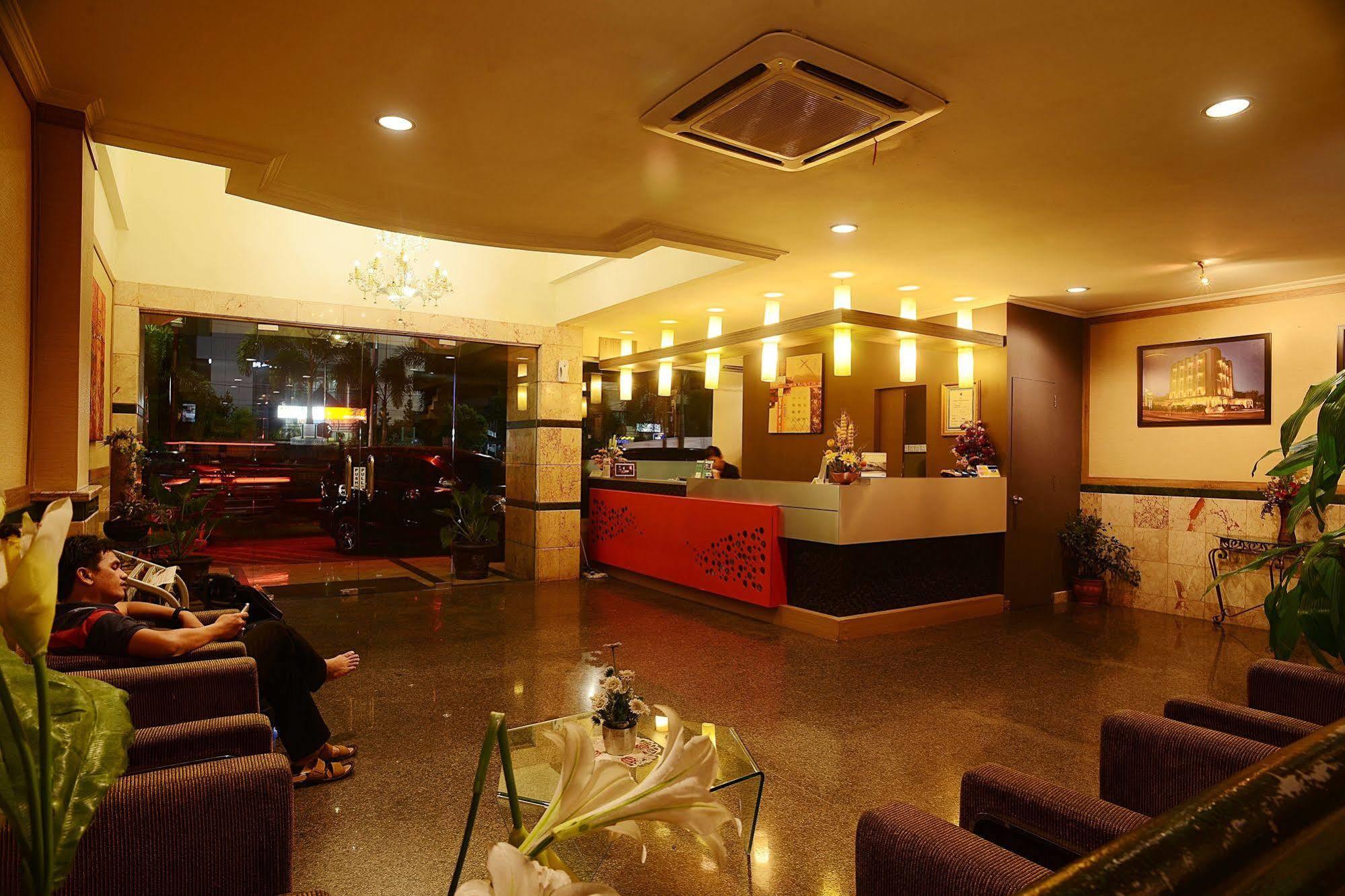 Hotel Anugerah Palembang Buitenkant foto